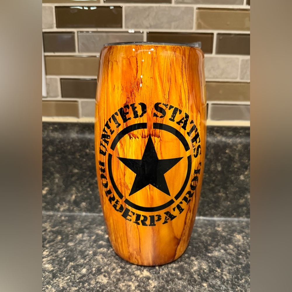 Woodgrain 25 oz Barrel Tumbler with Clear Lid  Texas Border Control